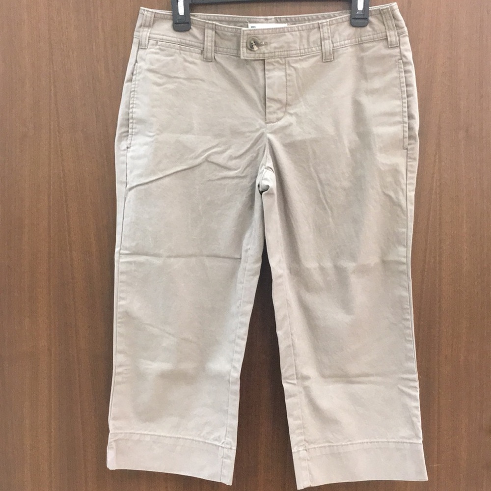 Gap Capri pants Favorite Khaki